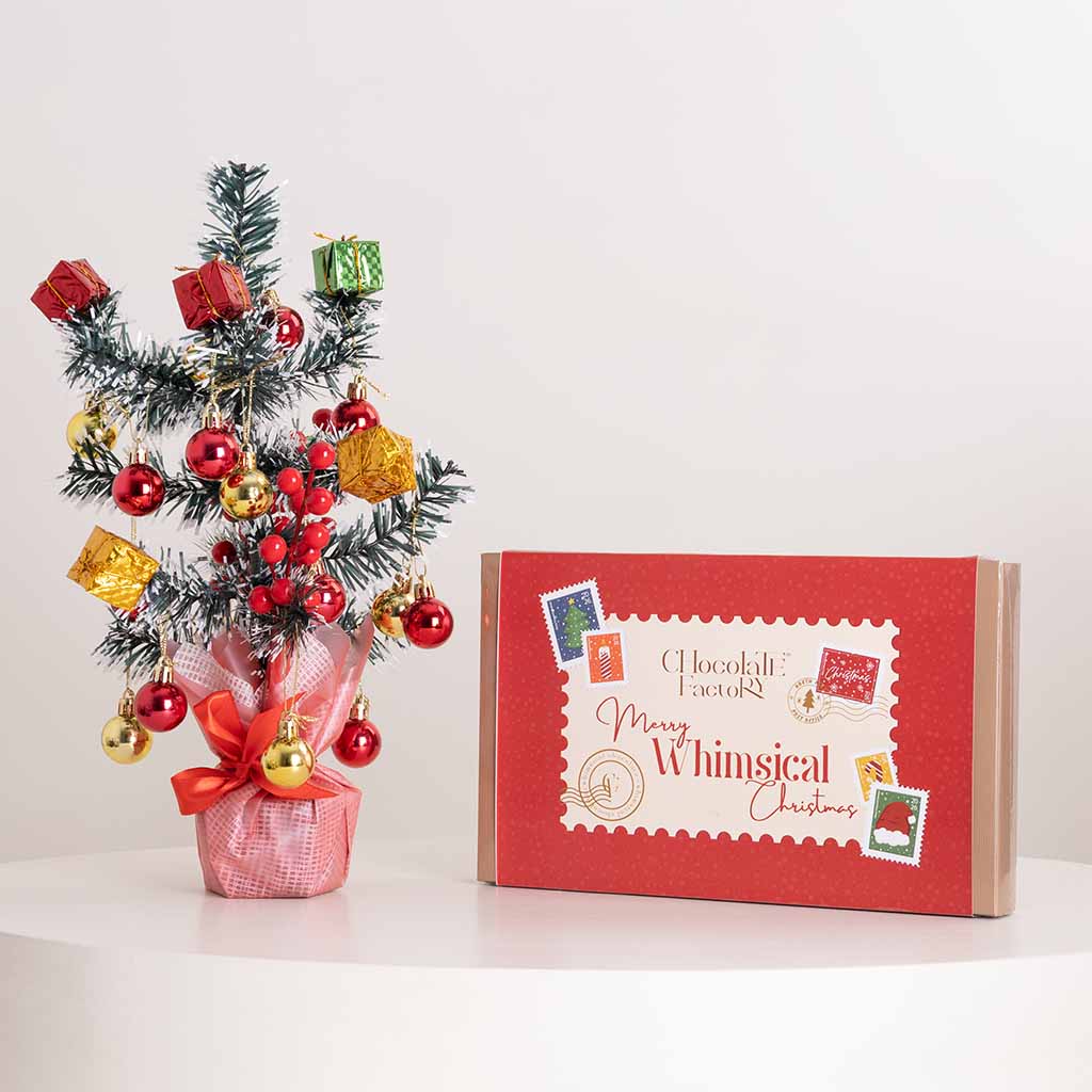 Flowrista Online Flowers Shop علبة شوكولاتة فاخرة من شوكلات فاكتوري وشجرة رأس السنة المصغرة
