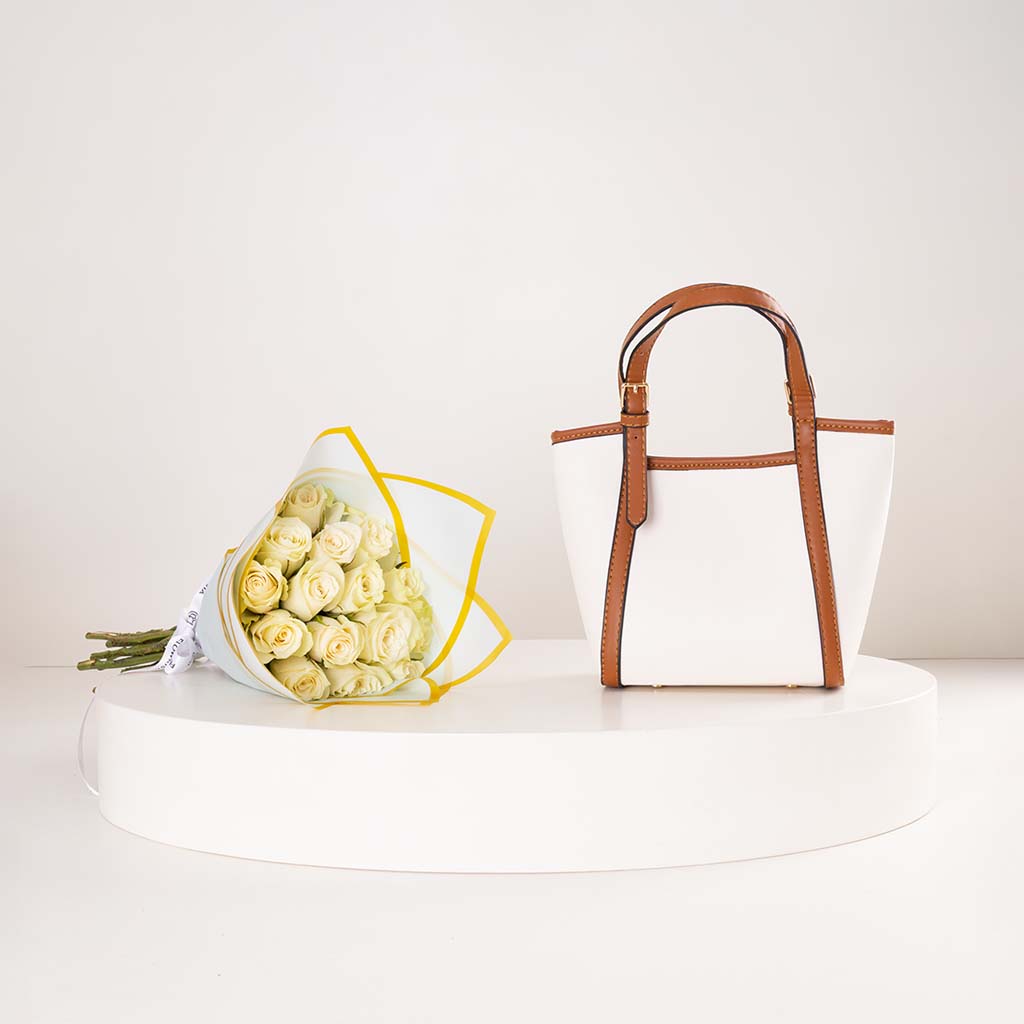 Flowrista Online Flowers Shop حقيبة ألامكي فيلدا هافان وباقة من 15 وردة بيضاء