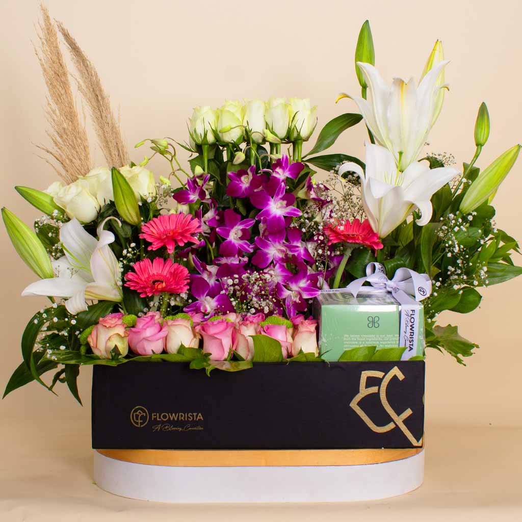 Flowrista Online Flowers Shop Patchi Chocolate 1kg and 30 white and pink roses