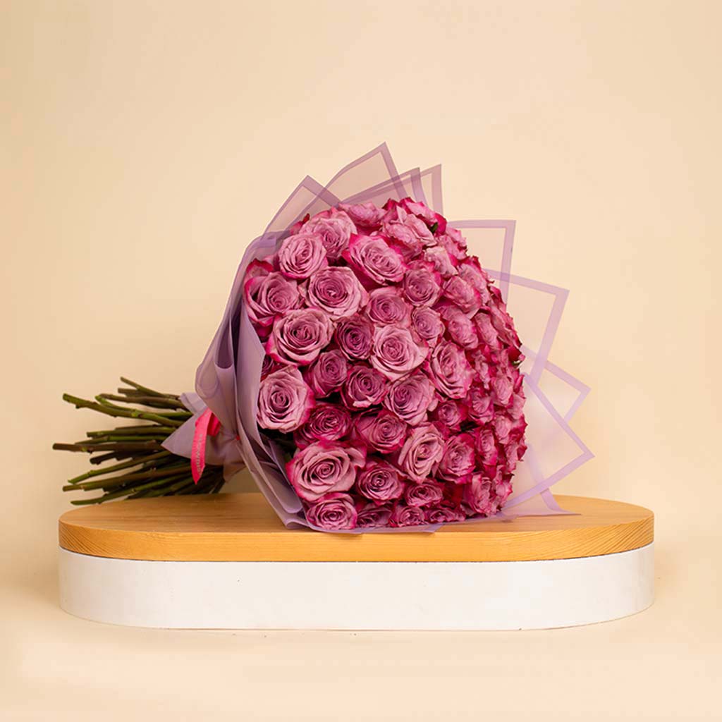 Flowrista Online Flowers Shop باقة من 50 وردة بنفسجية غامقة