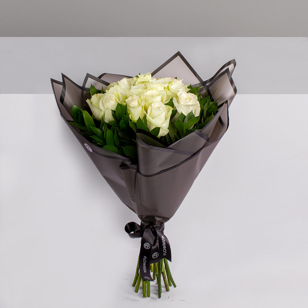 Flowrista Online Flowers Shop باقة يد فاخرة من الورود البيضاء - ١٦ ساقًا