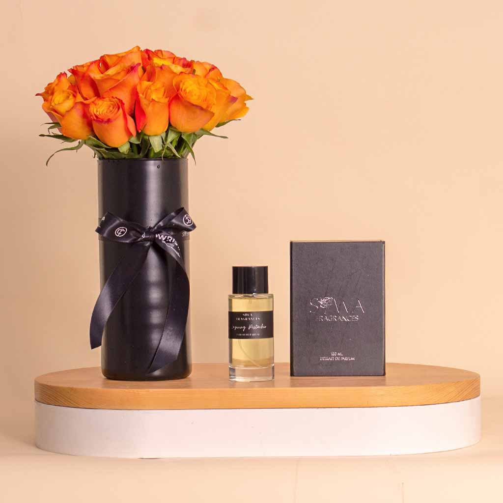 Flowrista Online Flowers Shop Siwa Layering Pistachio with Vase of 20 Orange Roses