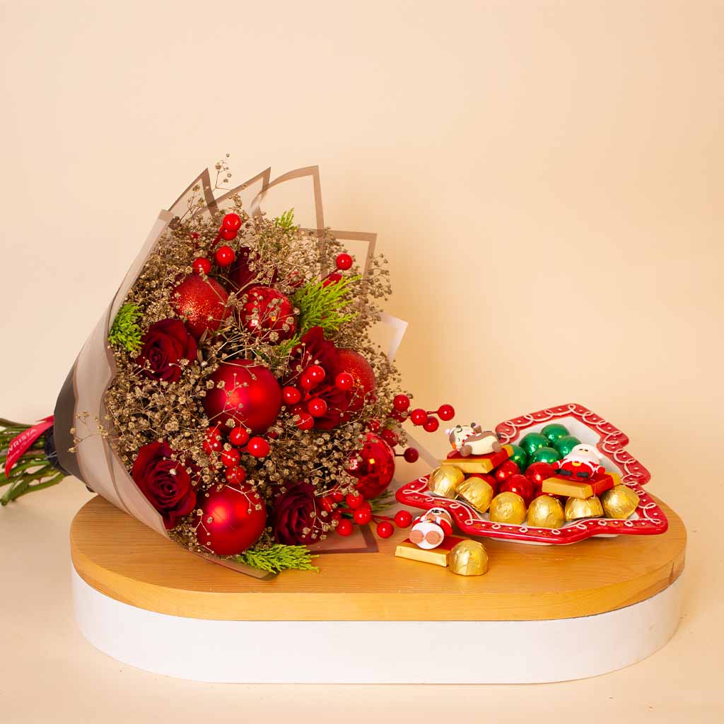 Flowrista Online Flowers Shop Passionelle New Year Tree Box 555g & Festive Bouquet