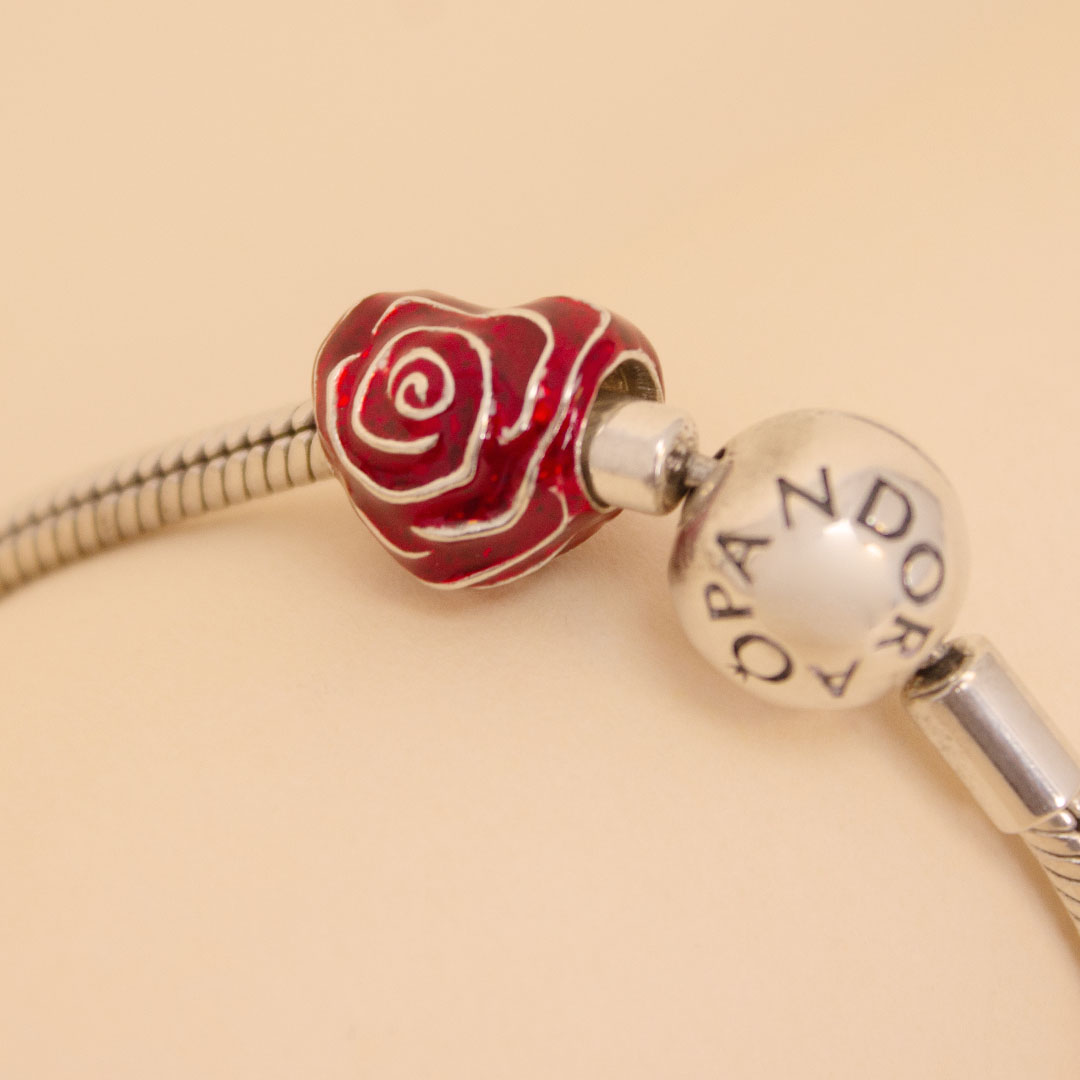 Flowrista Online Flowers Shop سوار باندورا الفضي على شكل سلسلة ثعبان مع دلاية قلب وردة