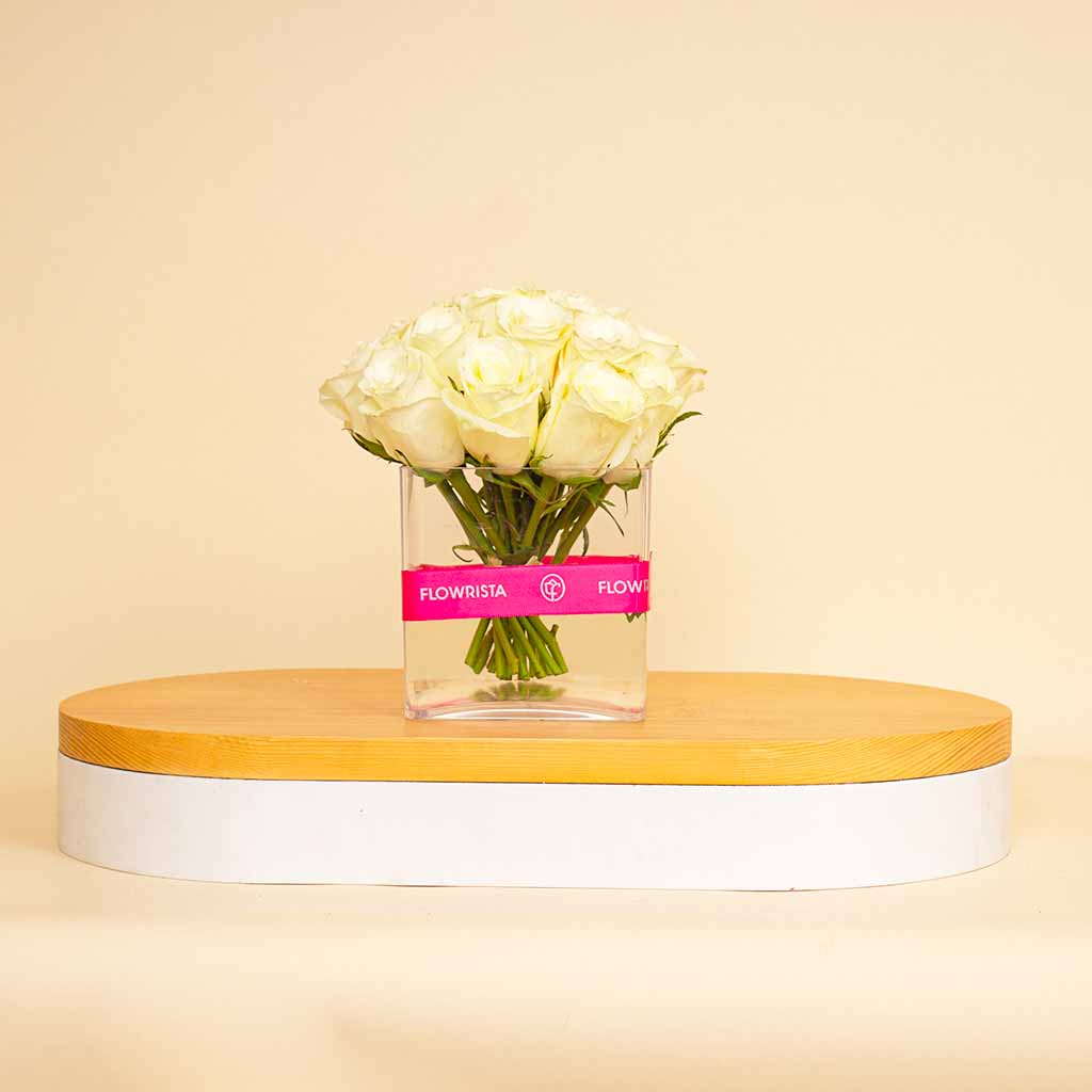 Flowrista Online Flowers Shop فلوريستا | مزهرية كيوب ٢٠ وردة بيضاء