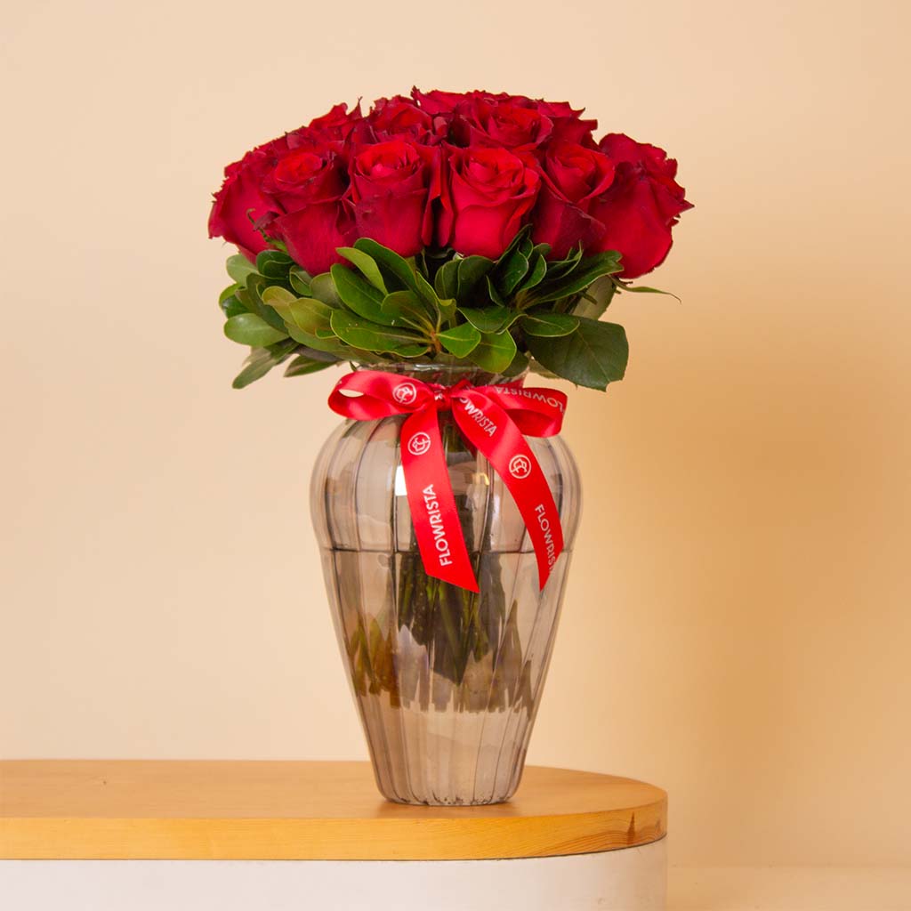 Flowrista Online Flowers Shop Classic Red Roses Glass Vase